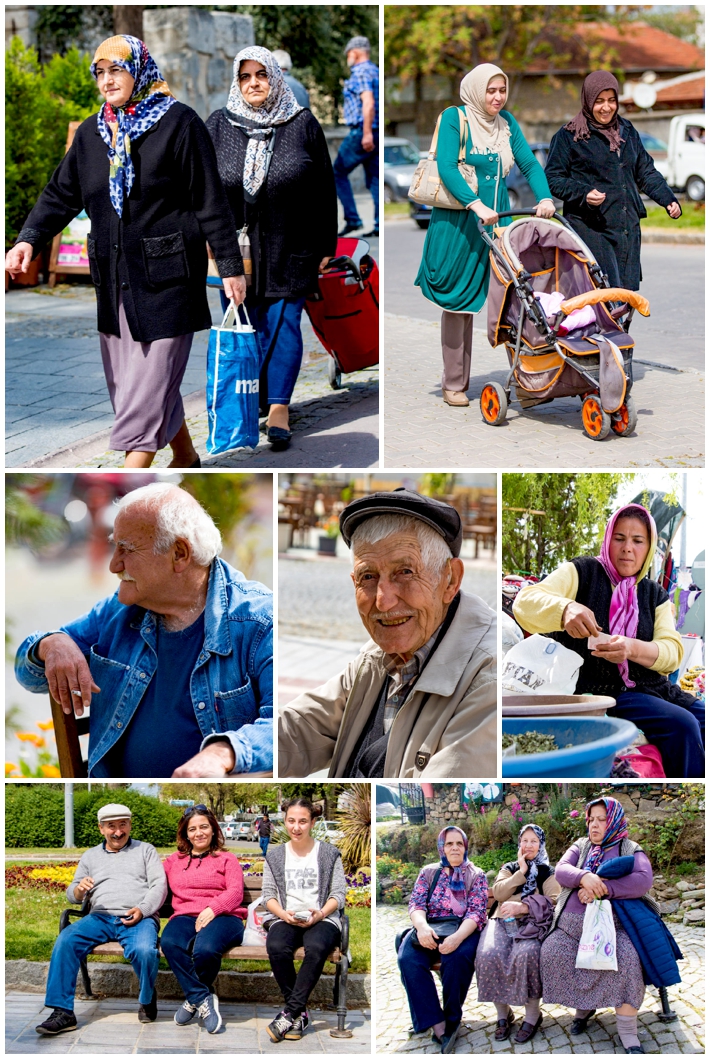 Turkey - Selcuk - people in park